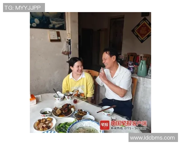 杨柯在足球场上的表现与个人生活的隐秘故事揭秘